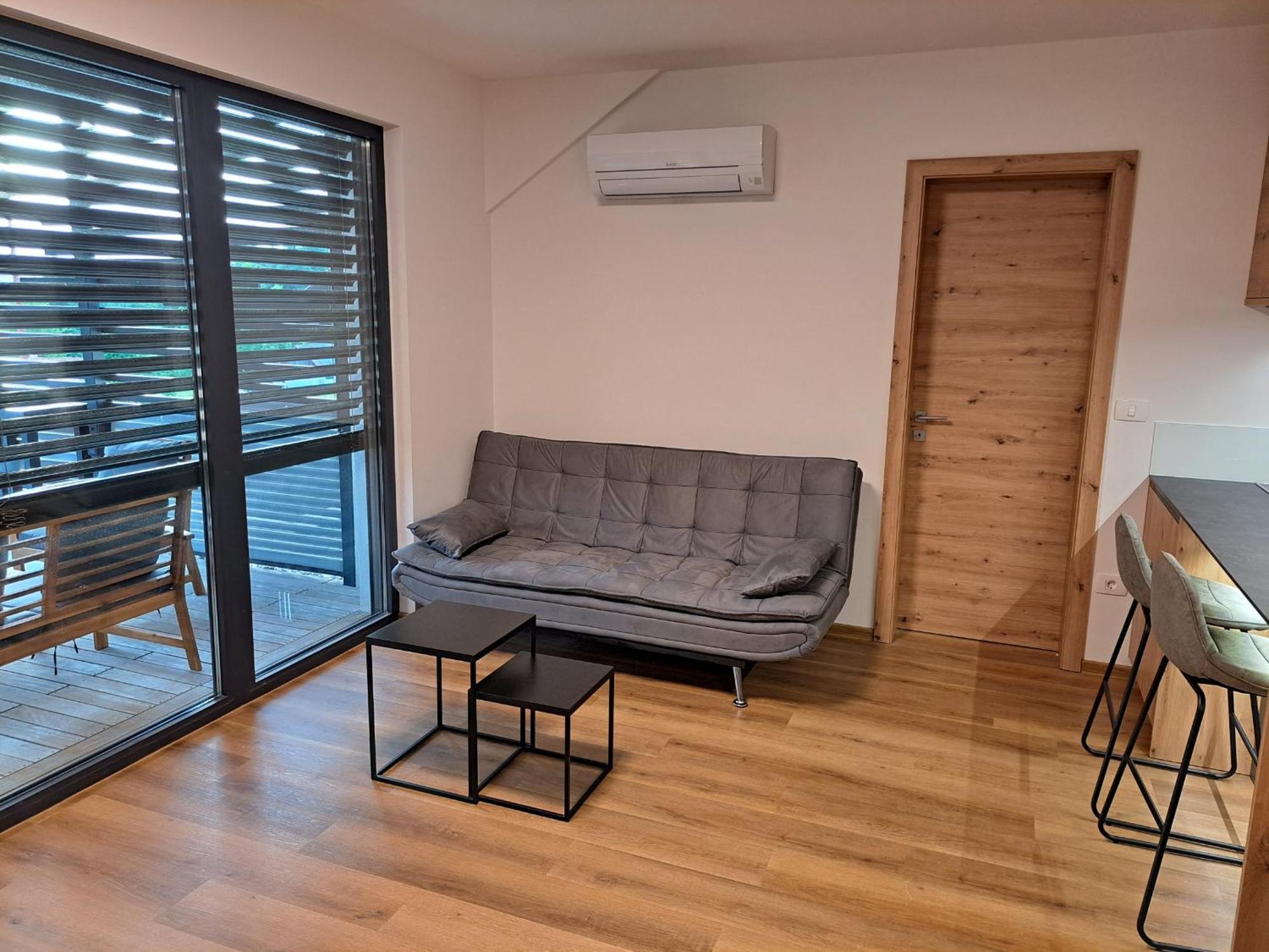 S&B'S Retreat Apartment Godovic Luaran gambar