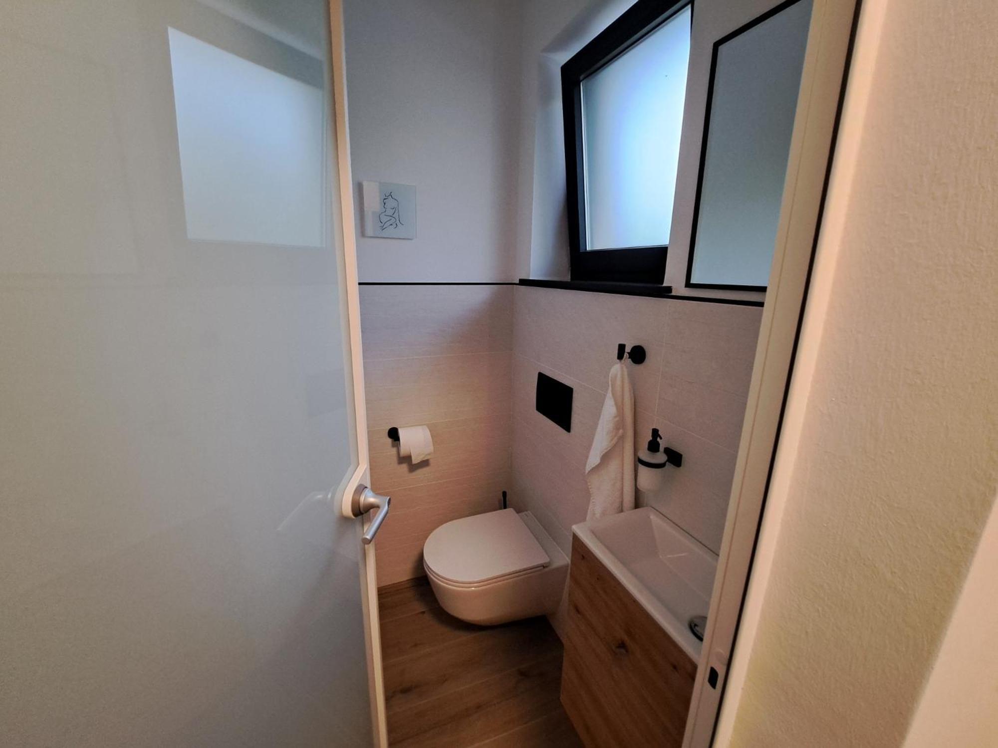 S&B'S Retreat Apartment Godovic Luaran gambar