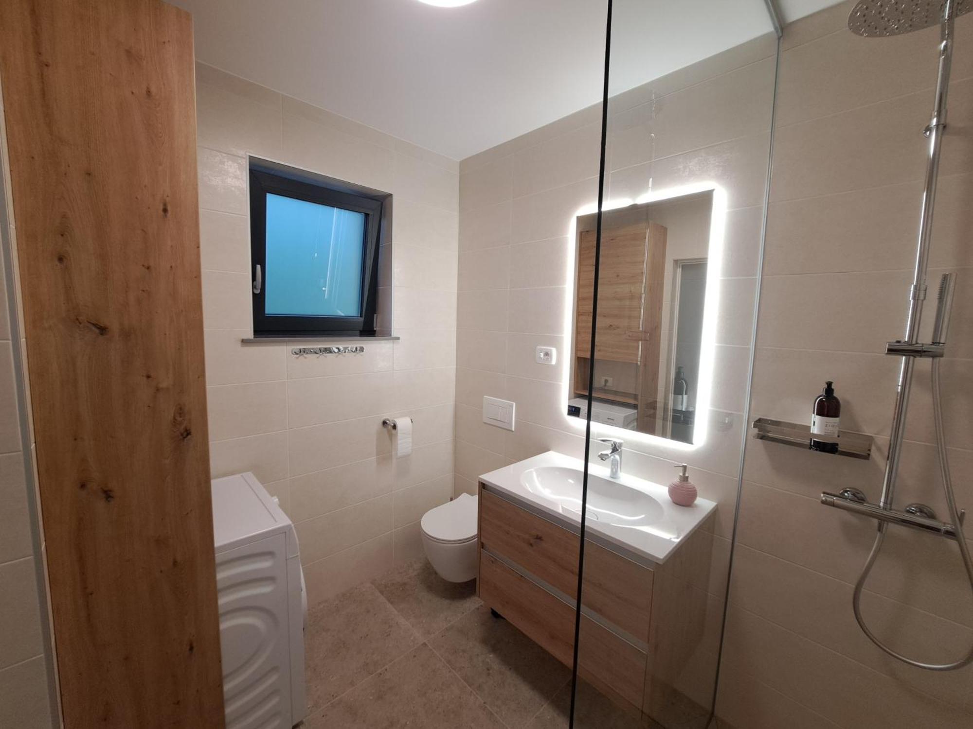 S&B'S Retreat Apartment Godovic Luaran gambar
