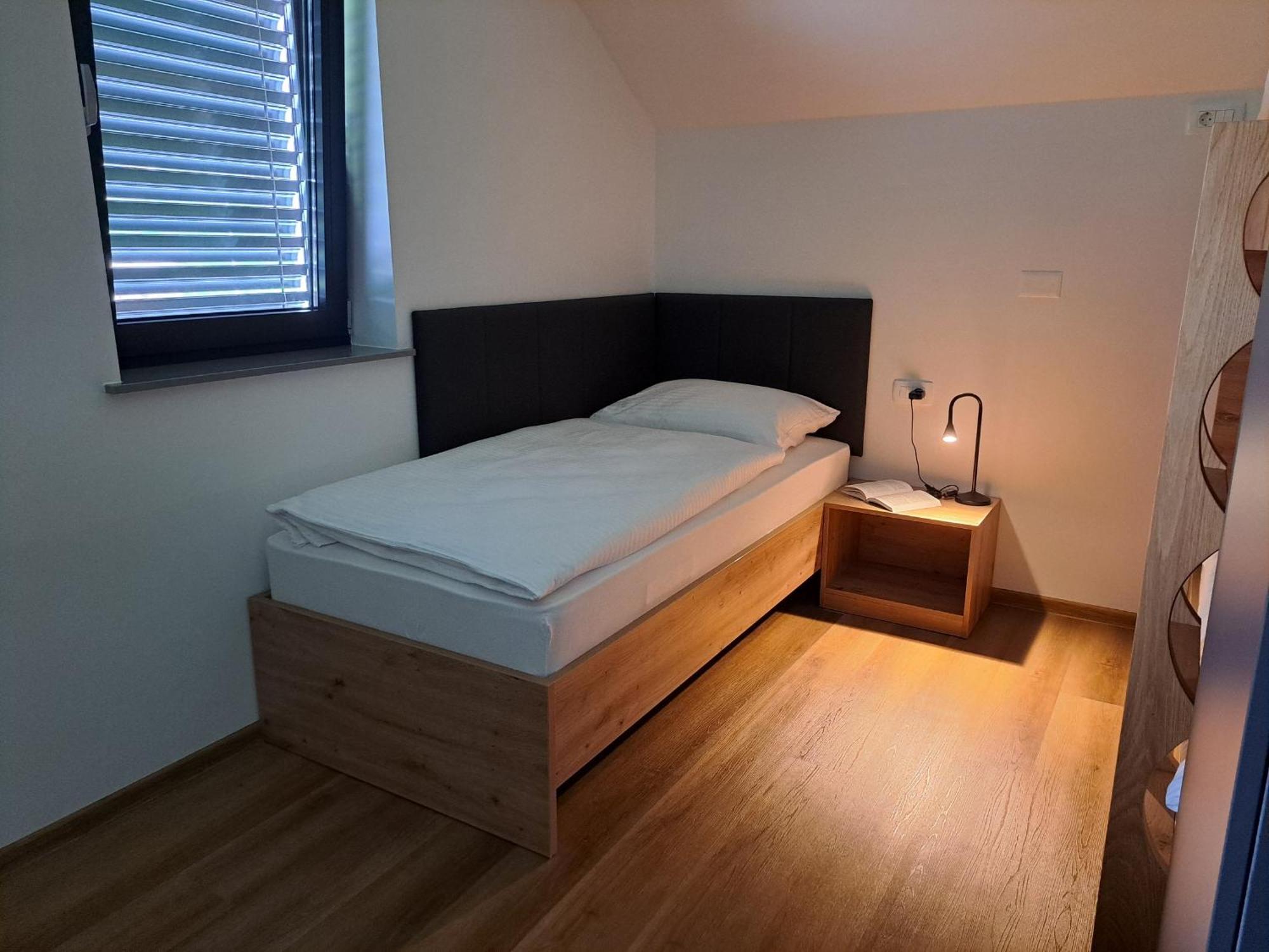 S&B'S Retreat Apartment Godovic Luaran gambar
