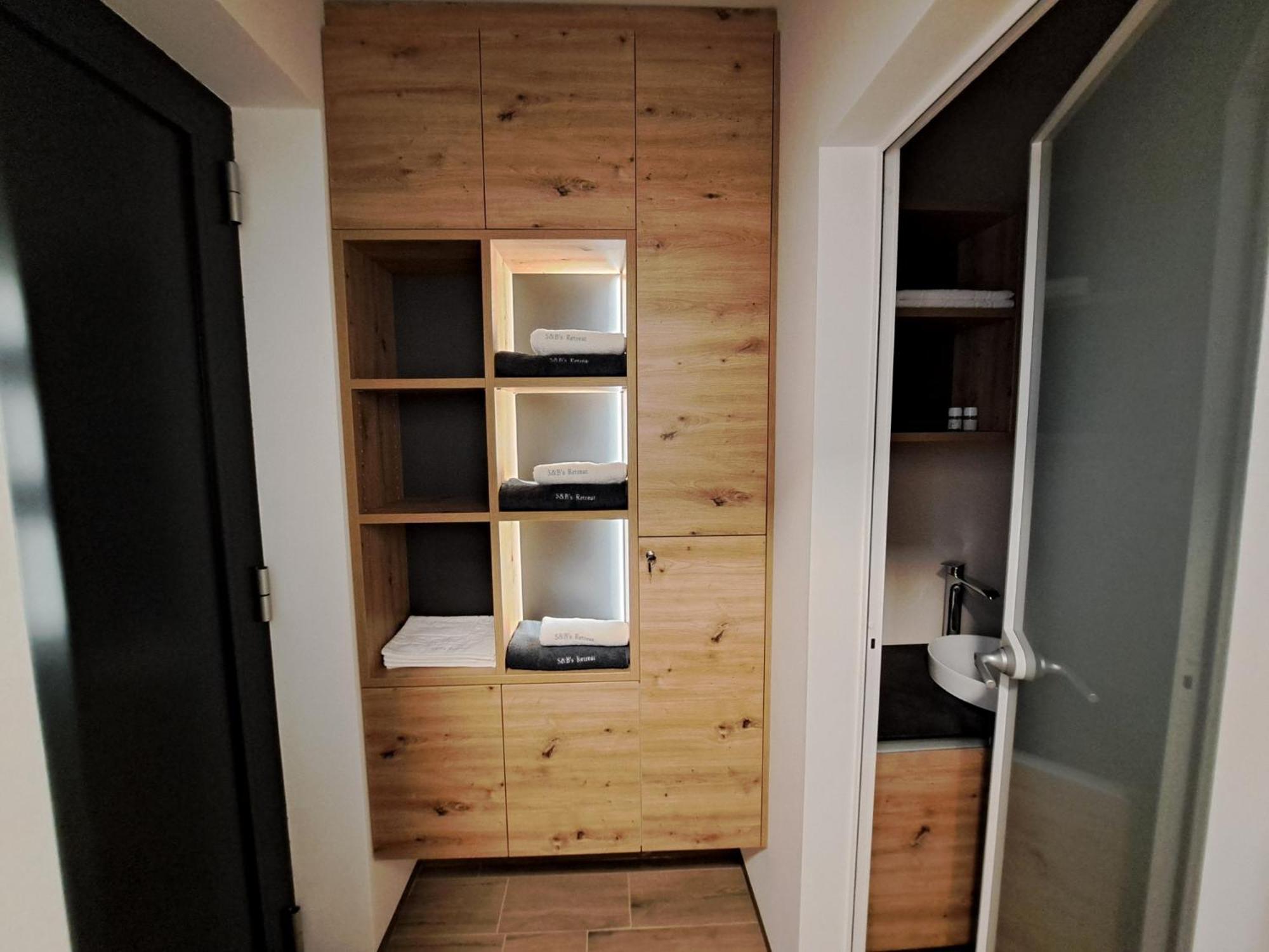 S&B'S Retreat Apartment Godovic Luaran gambar