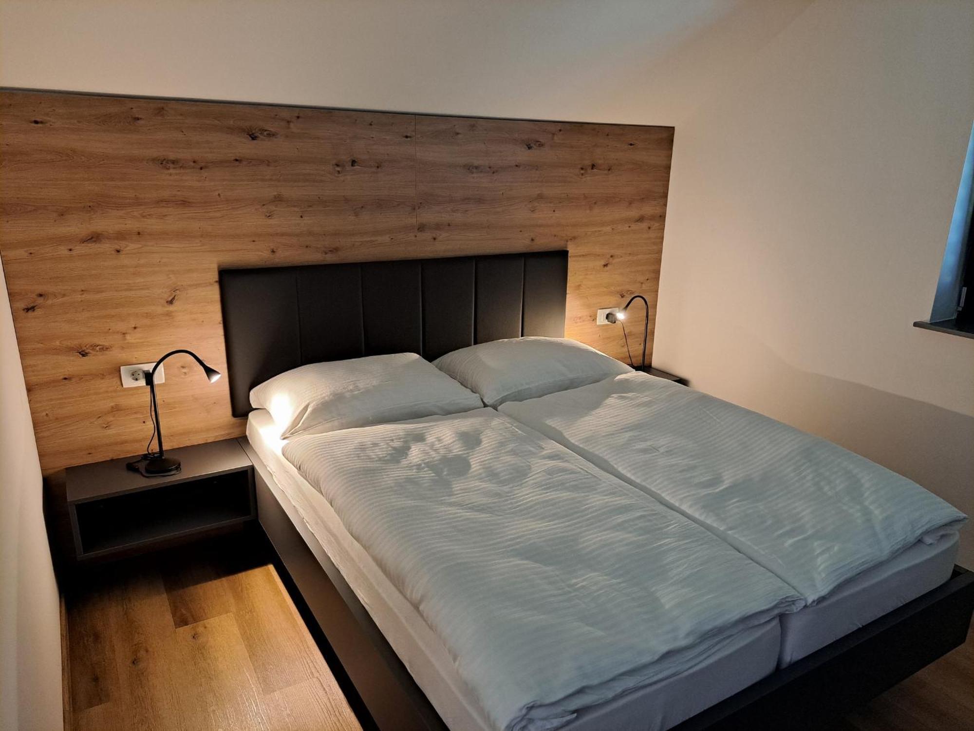 S&B'S Retreat Apartment Godovic Luaran gambar