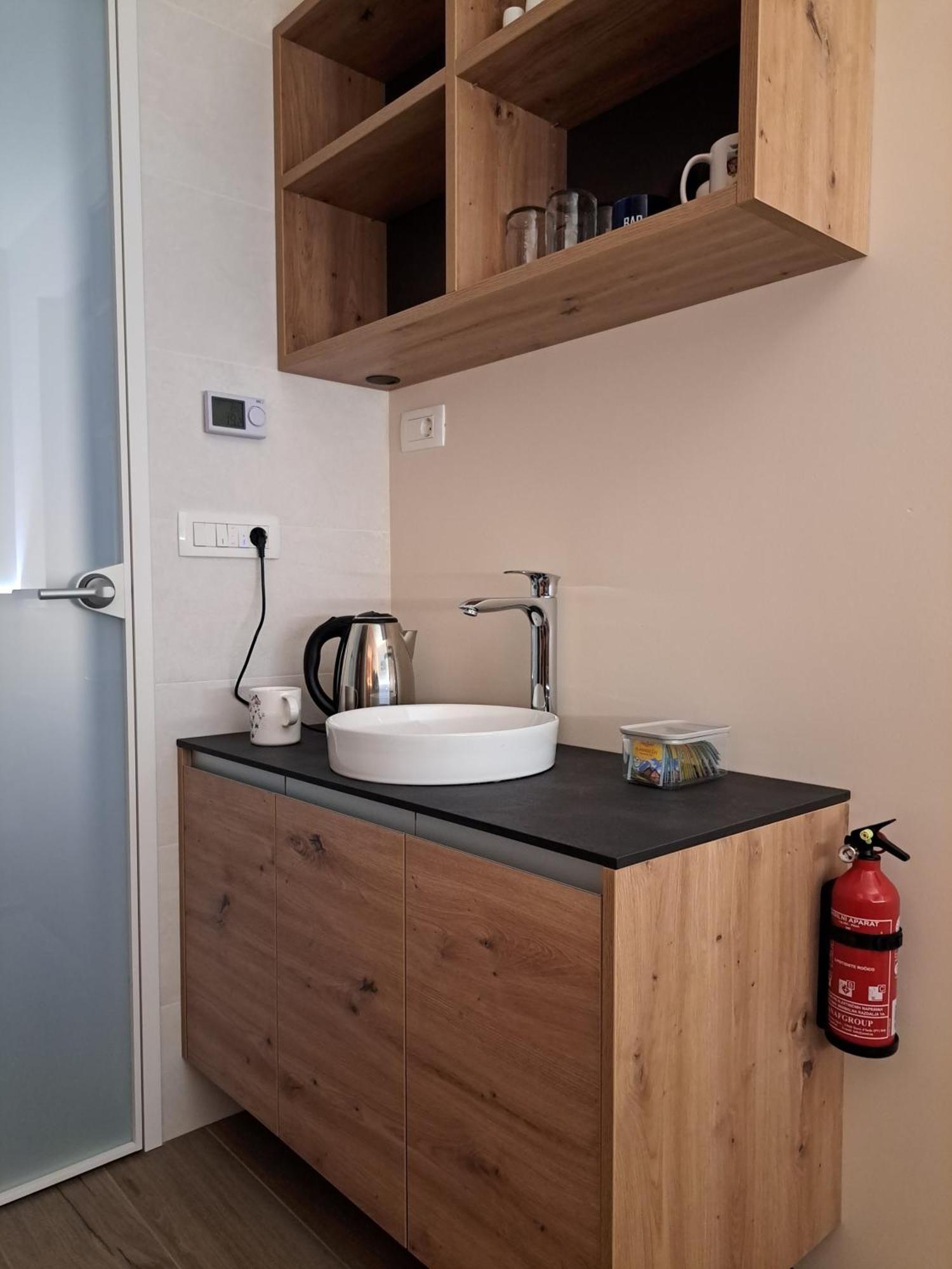 S&B'S Retreat Apartment Godovic Luaran gambar