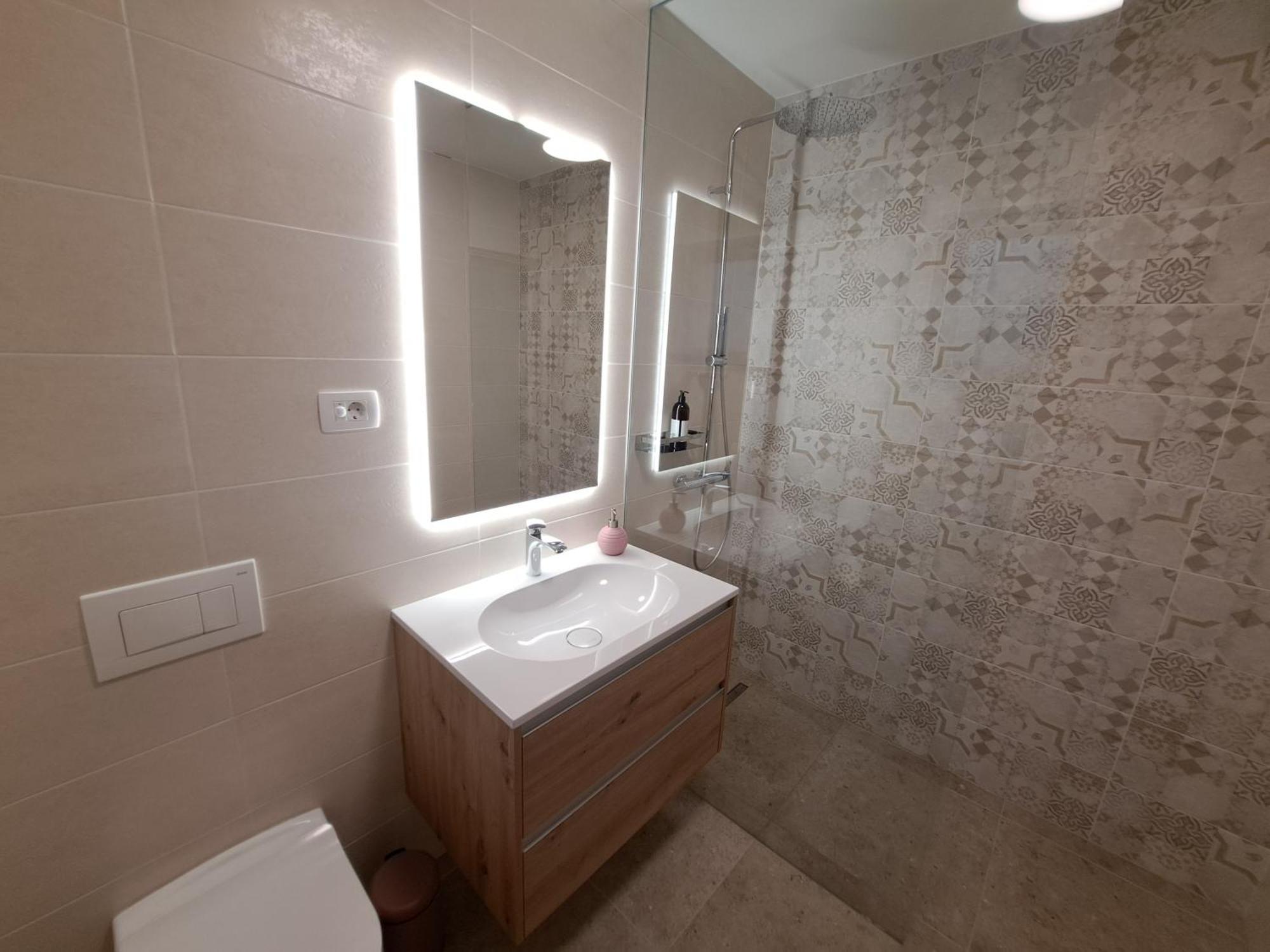 S&B'S Retreat Apartment Godovic Luaran gambar