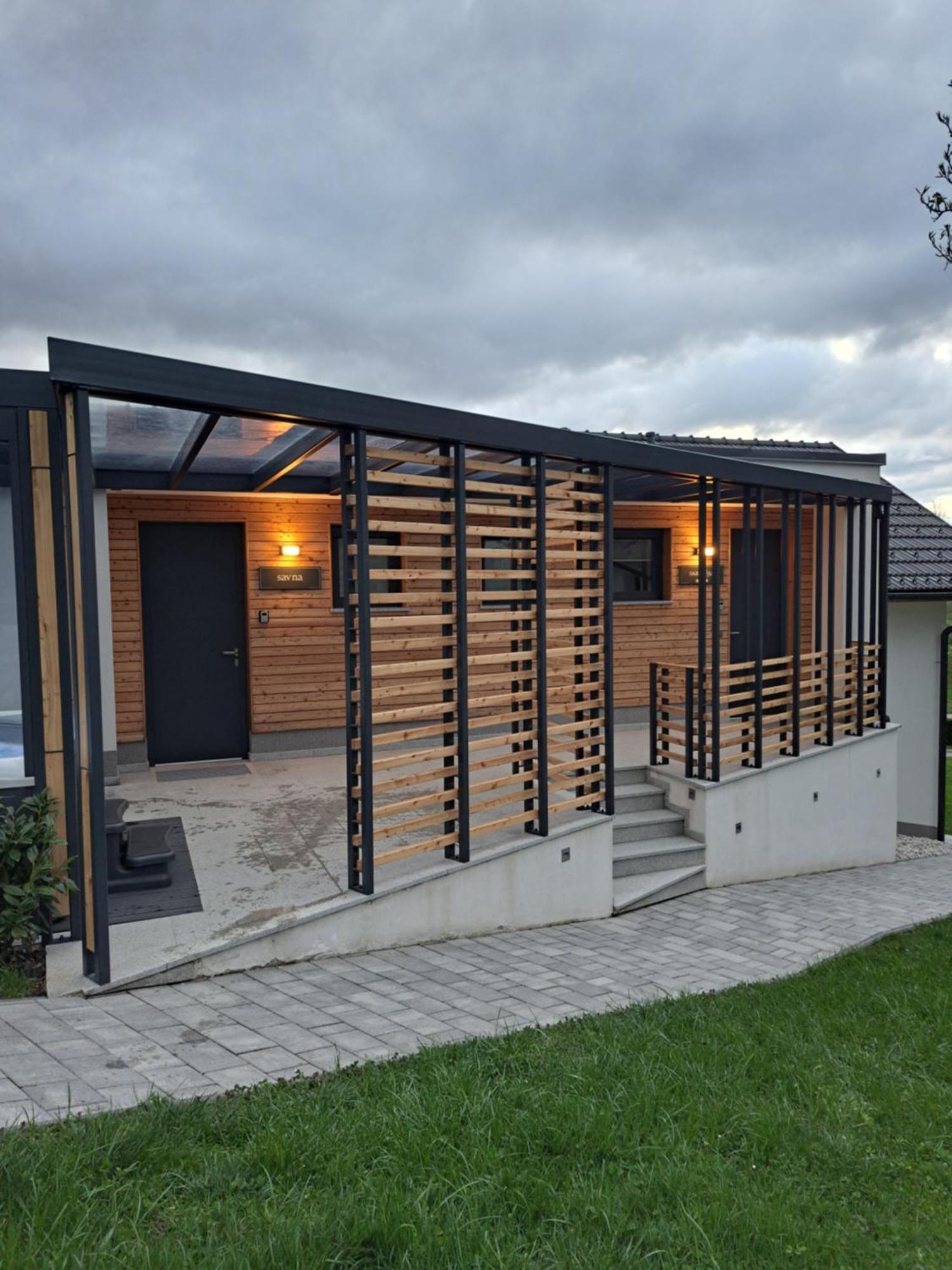 S&B'S Retreat Apartment Godovic Luaran gambar